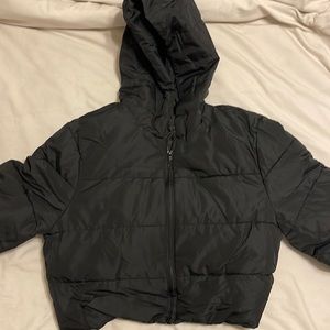 Cropped black puffer coat